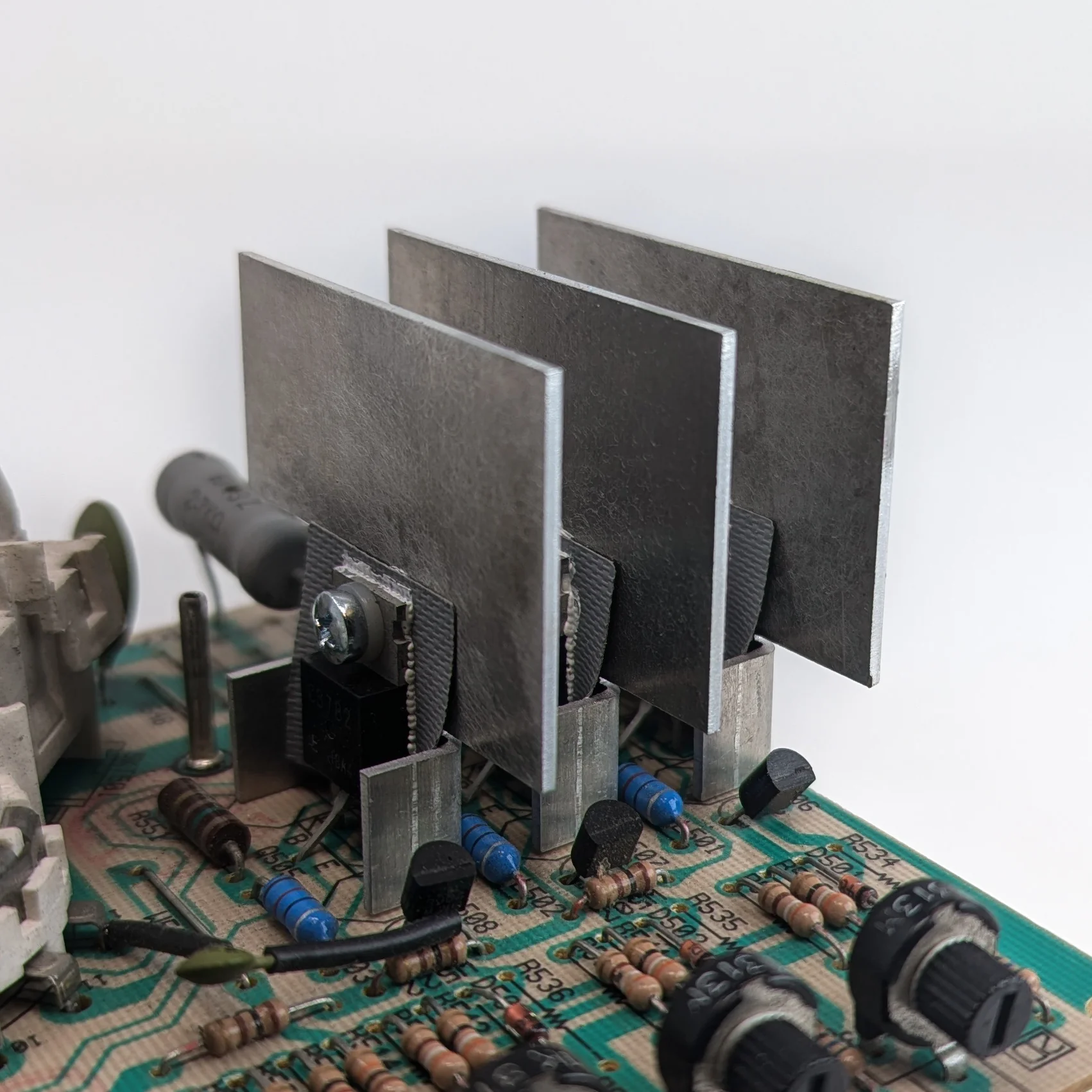 P719 Color Transistor Heat Sink Upgrade - Image 2